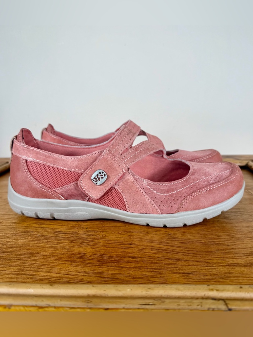 NEW Earth Origins Rapid Troy Women’s Pink Suede Mary Jane Flats Size 9